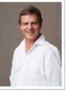 Dr Theuns Eloff